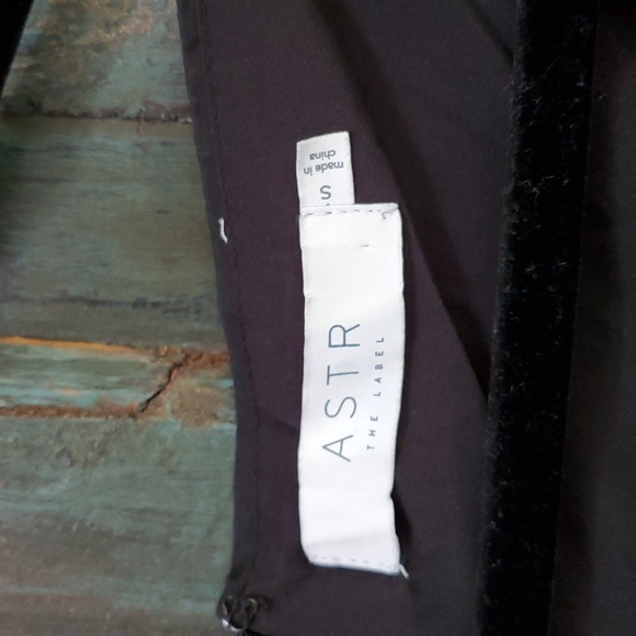 ASTR the Label Mayfair Side Cut Out Puff Sleeve Mini Dress, Size Small - Picture 8 of 9